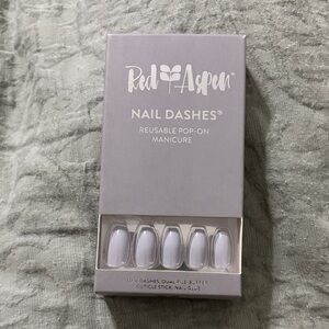 Red Aspen Nail Dashes - Reusable Pop-On Manicure in White